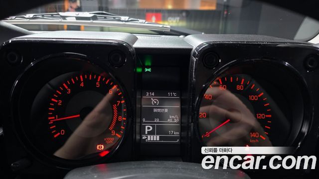 Suzuki Jimny 2025 — photo 8