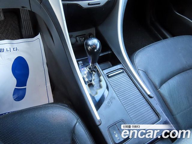 Hyundai Sonata 2010 — photo 12