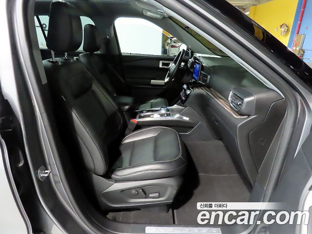 Ford Explorer 2021 — photo 7