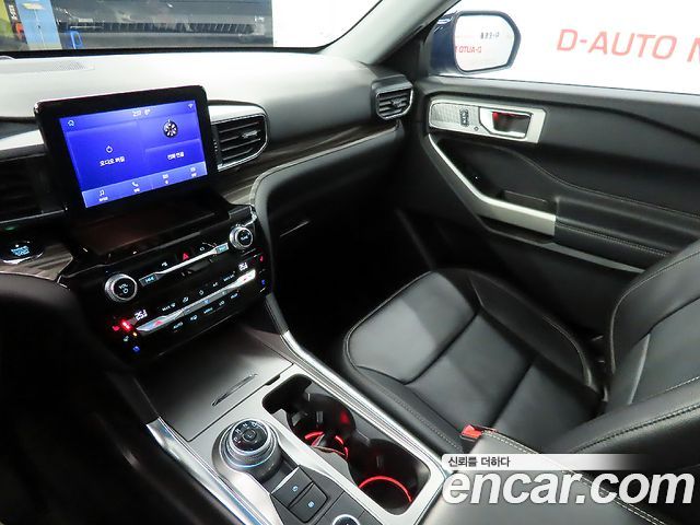 Ford Explorer 2021 — photo 10