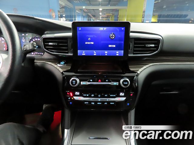 Ford Explorer 2021 — photo 11
