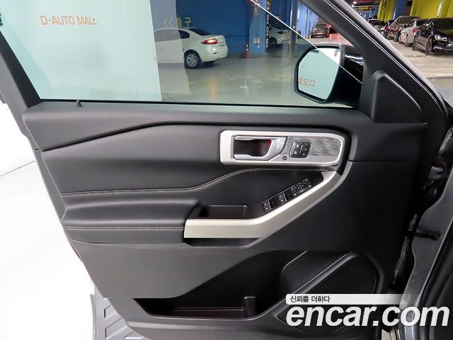 Ford Explorer 2021 — photo 13