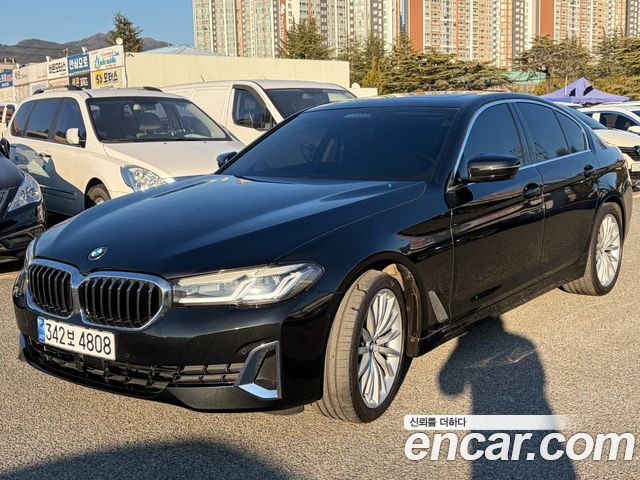 BMW 5-Series 2023 — photo 3