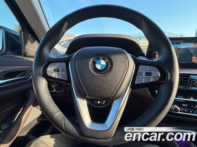 BMW 5-Series 2023 — photo 10