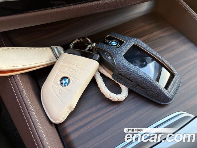 BMW 5-Series 2023 — photo 16