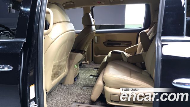 Kia Canival 2016 — photo 12