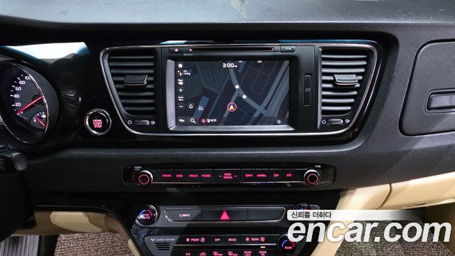 Kia Canival 2016 — photo 15