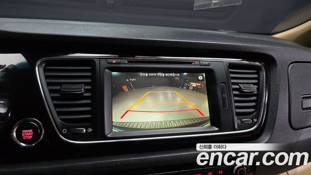 Kia Canival 2016 — photo 16