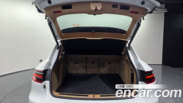 Porsche Macan 2017 — photo 20