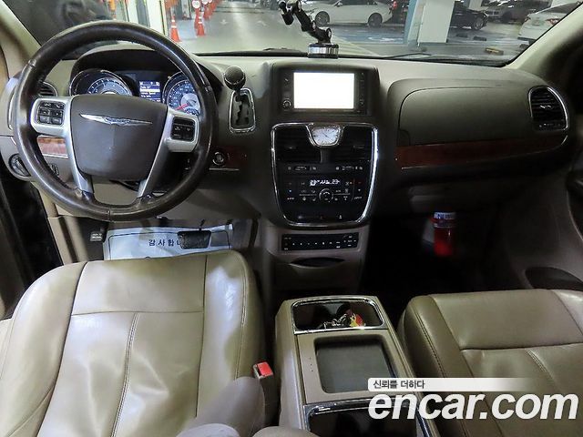 Chrysler Grand Voyager 2011 — photo 6