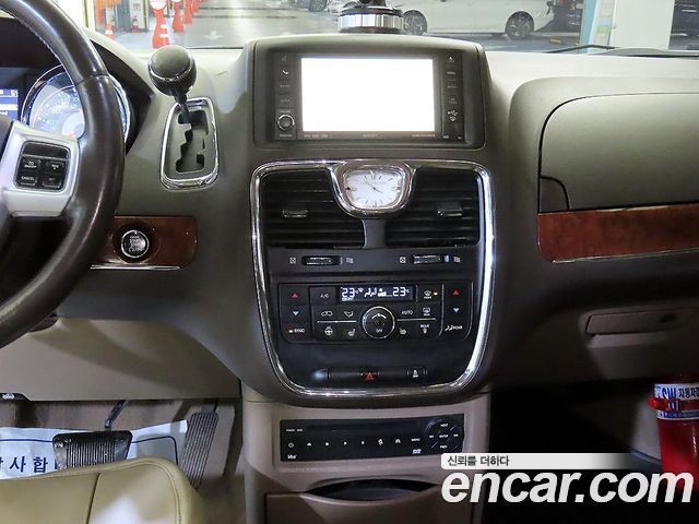 Chrysler Grand Voyager 2011 — photo 9
