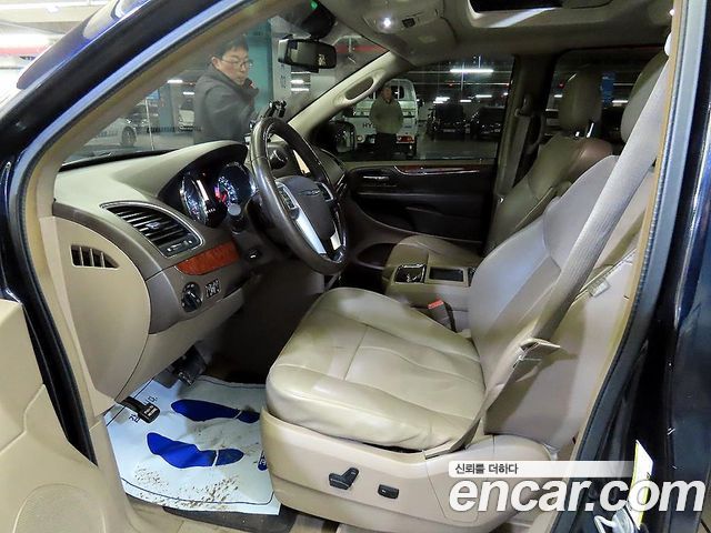 Chrysler Grand Voyager 2011 — photo 10