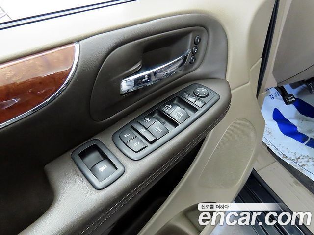 Chrysler Grand Voyager 2011 — photo 14