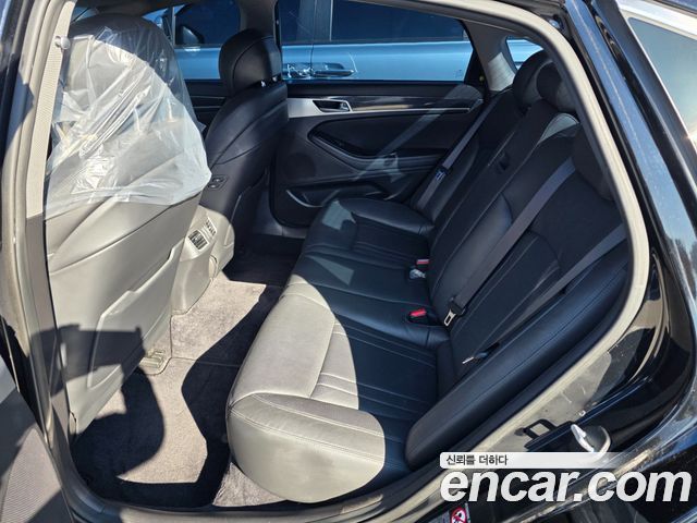 Genesis G80 2017 — photo 10
