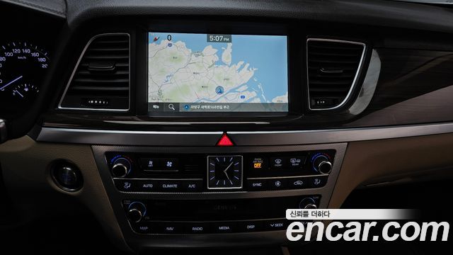 Genesis G80 2019 — photo 16