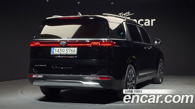 Kia Canival 2021 — photo 2