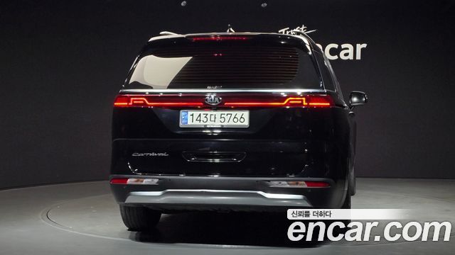 Kia Canival 2021 — photo 4