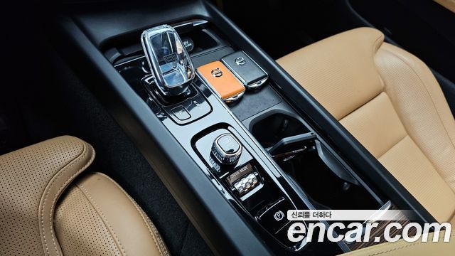 Volvo XC60 2021 — photo 9