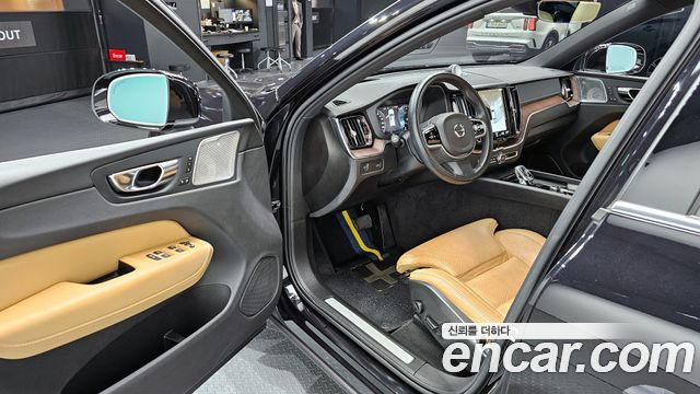 Volvo XC60 2021 — photo 11