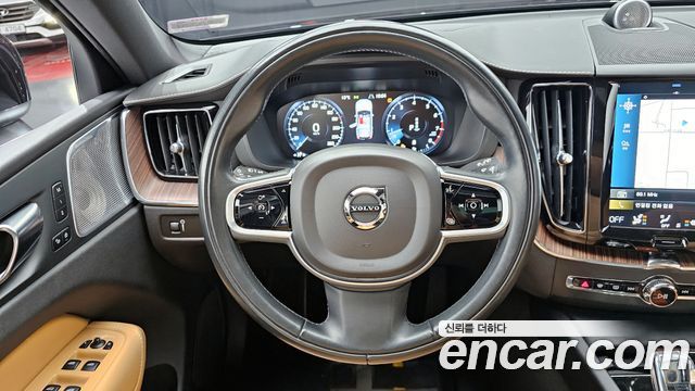 Volvo XC60 2021 — photo 13