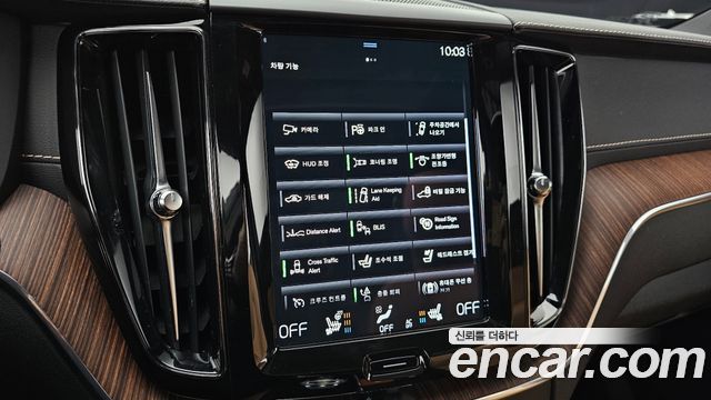 Volvo XC60 2021 — photo 17