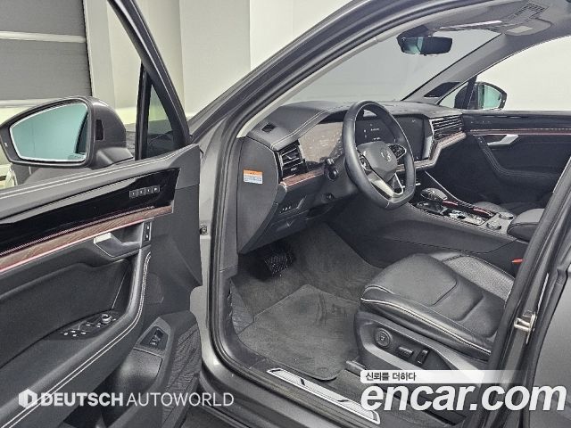 Volkswagen Touareg 2024 — photo 11