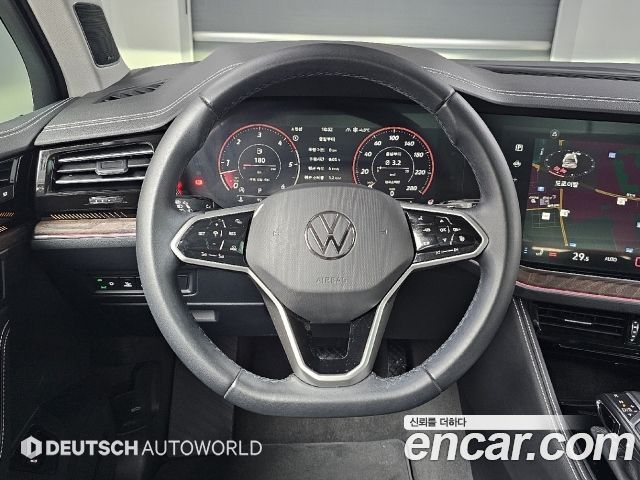 Volkswagen Touareg 2024 — photo 13