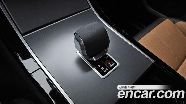 Land Rover Range Rover Velar 2025 — photo 9