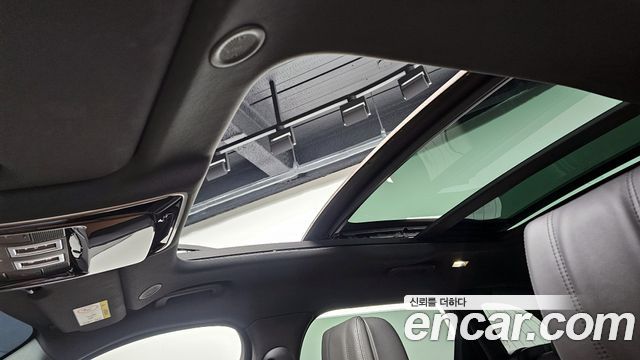 Land Rover Range Rover Velar 2025 — photo 17