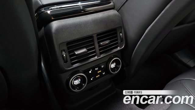 Land Rover Range Rover Velar 2025 — photo 18