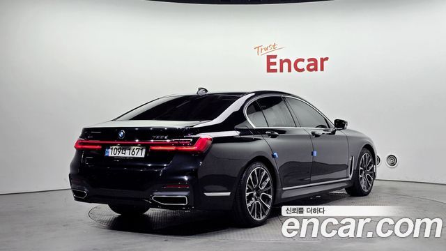 BMW 7-Series 2021 — photo 2