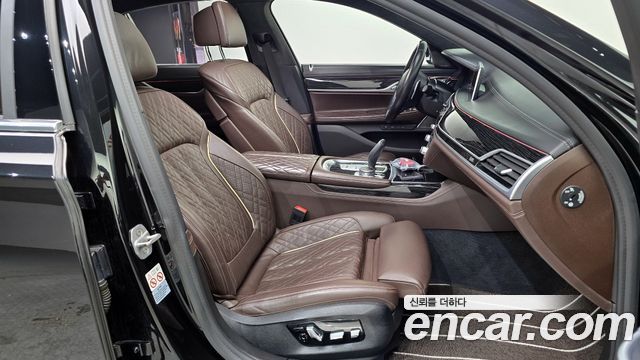 BMW 7-Series 2021 — photo 12