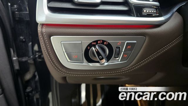 BMW 7-Series 2021 — photo 13