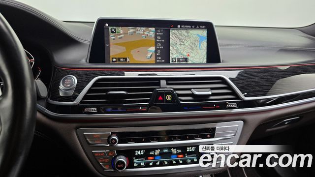 BMW 7-Series 2021 — photo 15