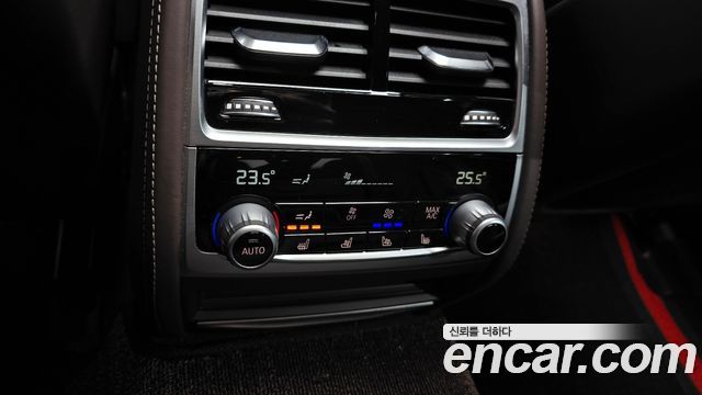 BMW 7-Series 2021 — photo 17