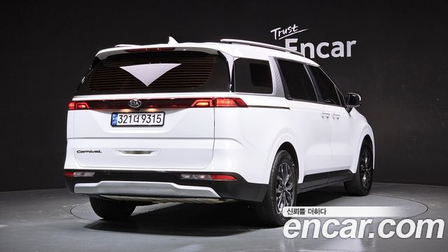 Kia Canival 2021 — photo 2