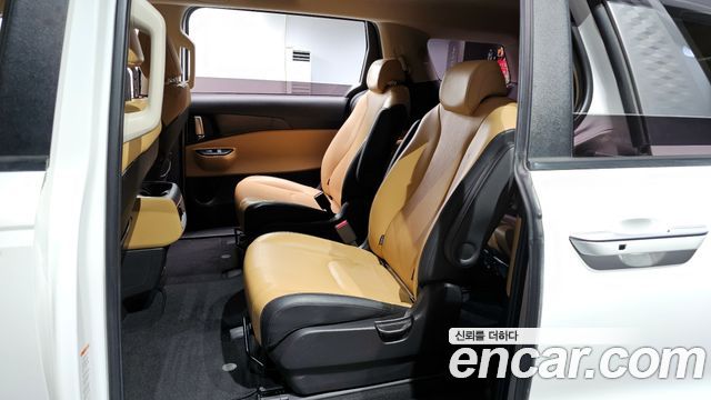 Kia Canival 2021 — photo 12