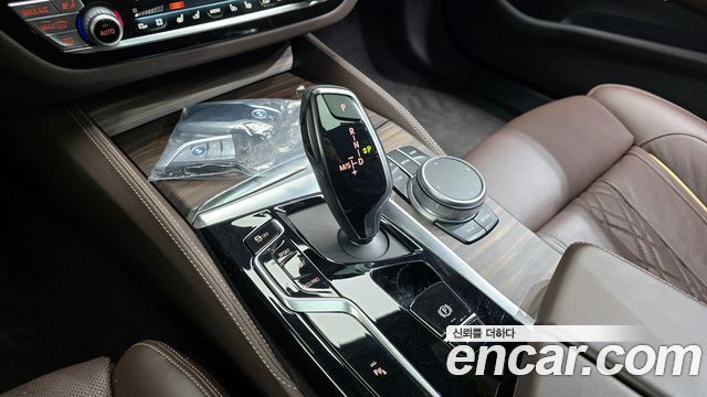 BMW 5-Series 2021 — photo 9