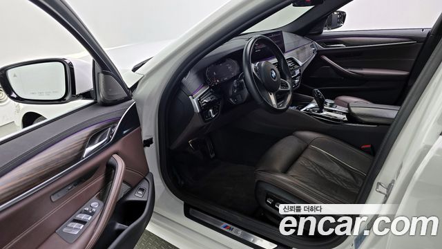 BMW 5-Series 2021 — photo 10