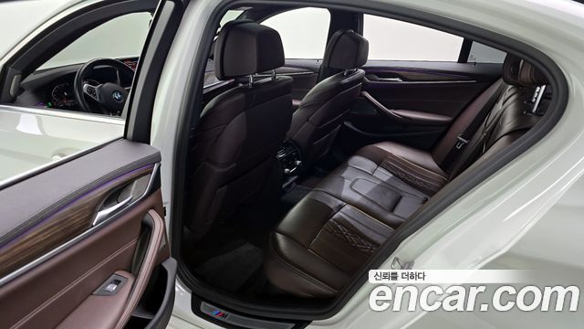 BMW 5-Series 2021 — photo 11