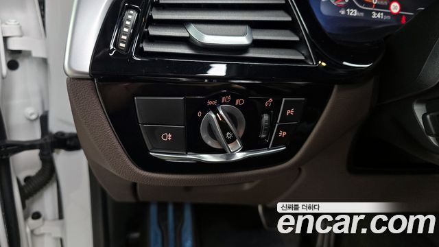 BMW 5-Series 2021 — photo 13