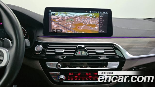 BMW 5-Series 2021 — photo 15