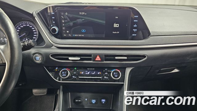 Hyundai Sonata 2022 — photo 16