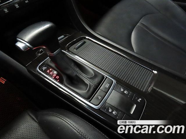 Kia K5 2017 — photo 12