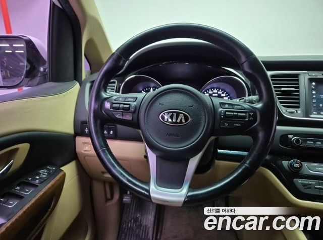 Kia Canival 2016 — photo 9
