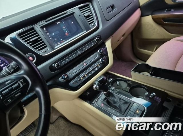 Kia Canival 2016 — photo 10