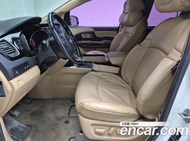 Kia Canival 2016 — photo 11