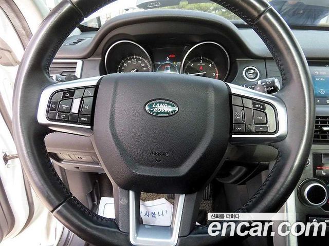 Land Rover Discovery Sport 2017 — photo 8