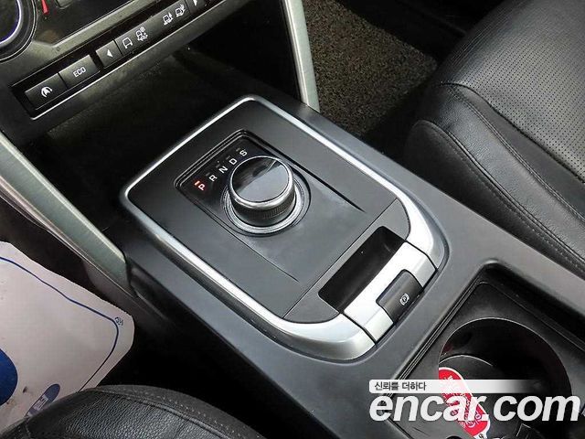 Land Rover Discovery Sport 2017 — photo 10