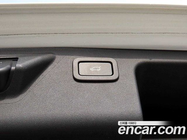Land Rover Discovery Sport 2017 — photo 16